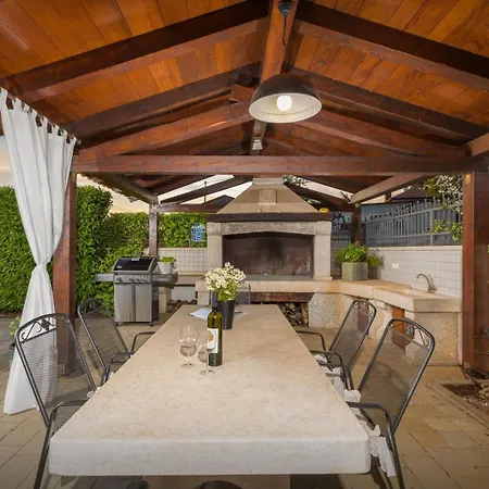 Anastasia By Villsy - With Private Pool, Foosball And Pikado *