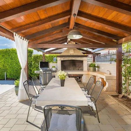 Anastasia By Villsy - With Private Pool, Foosball And Pikado *