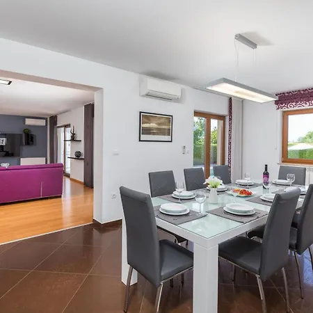 Anastasia By Villsy - With Private Pool, Foosball And Pikado