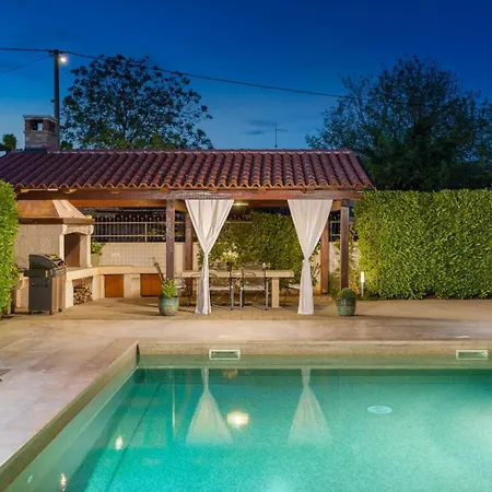 Anastasia By Villsy - With Private Pool, Foosball And Pikado